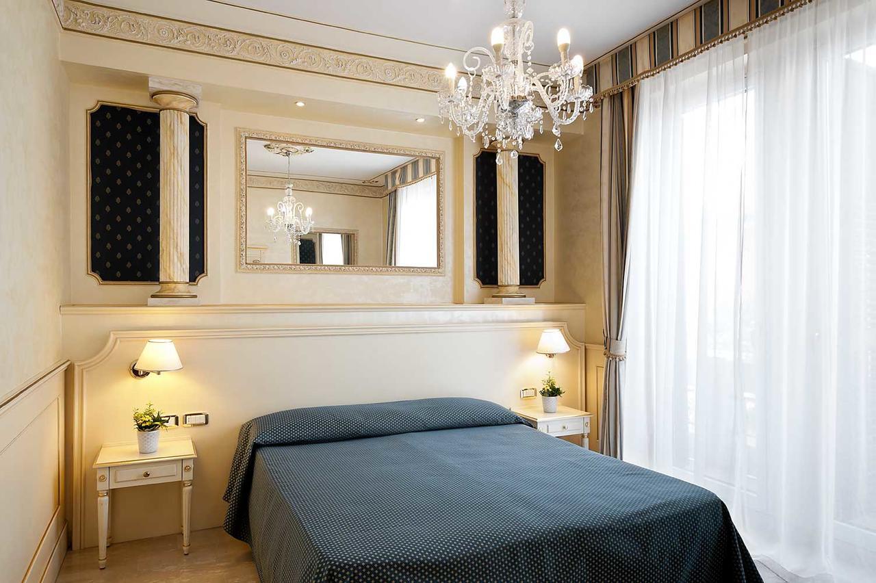 Nouvel Hotel Des Bains Пезаро Екстер'єр фото