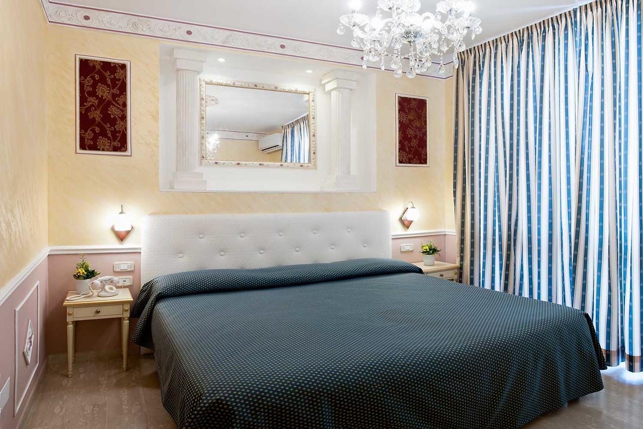 Nouvel Hotel Des Bains Пезаро Екстер'єр фото